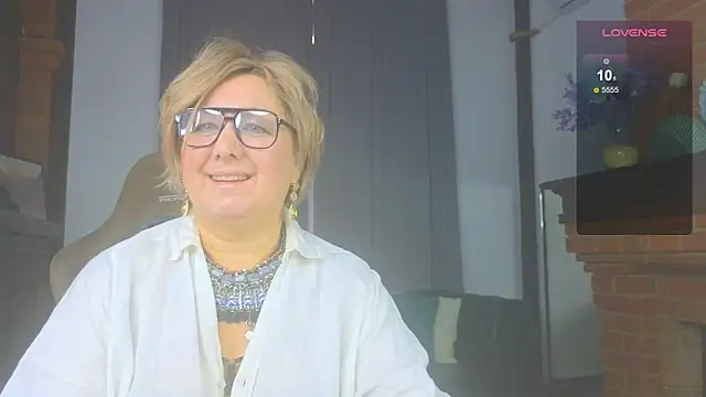 Snapshot of Marta_Wils chatting on November 2025 03:18:02 AM Marta Wils online show from November 2025 03:18:02 AM