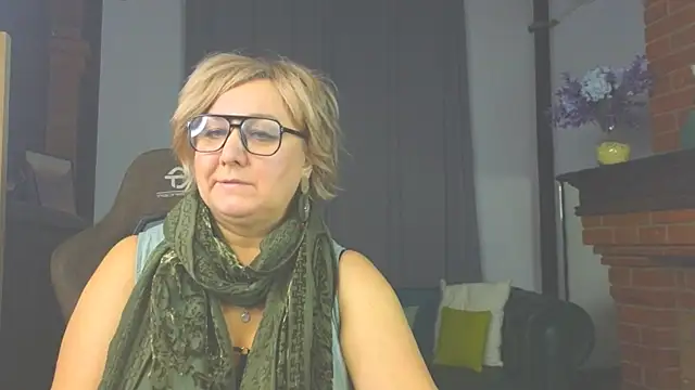 Snapshot of Marta_Wils chatting on November 2025 04:04:01 AM Marta Wils online show from November 2025 04:04:01 AM