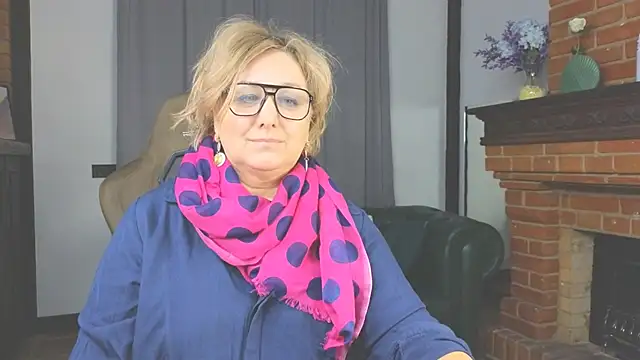 Snapshot of Marta_Wils chatting on December 2025 03:38:02 AM Marta Wils online show from December 2025 03:38:02 AM