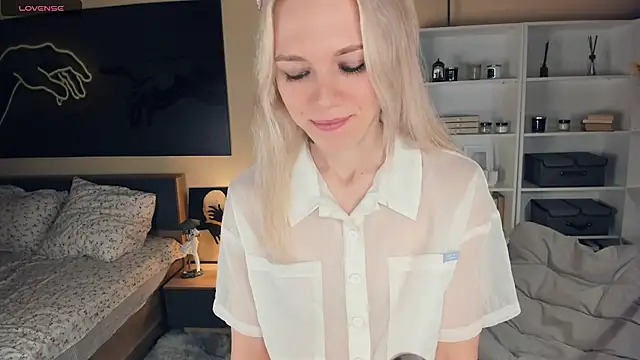 DianeHonnette online show from October 2025 07:23:02 PM