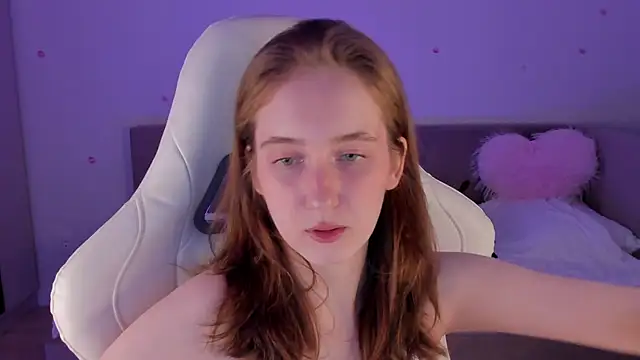 Snapshot of CrystalSoul_ chatting on October 2025 09:19:02 PM CrystalSoul online show from October 2025 09:19:02 PM