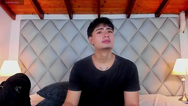 Snapshot of Clement_Reyes chatting on November 2025 04:29:02 PM Clement Reyes online show from November 2025 04:29:02 PM