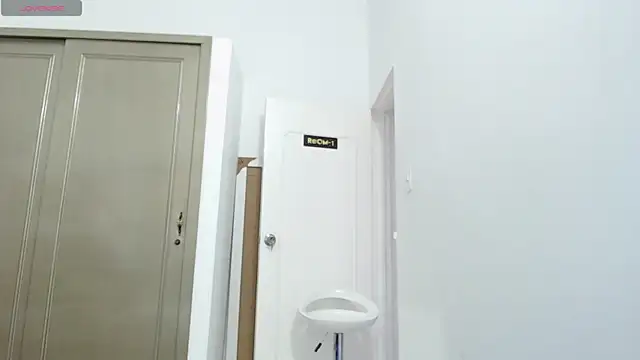 Snapshot of IslaRose7 chatting on October 2025 01:30:01 PM IslaRose7 online show from October 2025 01:30:01 PM