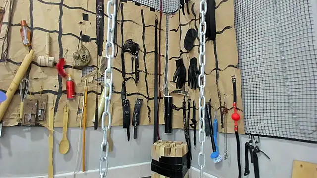 Snapshot of BDSM_MEDUZA chatting on May 2026 01:54:01 AM BDSM MEDUZA online show from May 2026 01:54:01 AM