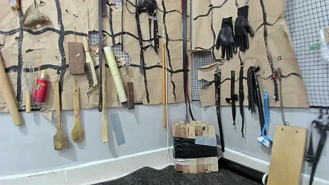 Snapshot of BDSM_MEDUZA chatting on May 2026 02:06:02 AM BDSM MEDUZA online show from May 2026 02:06:02 AM