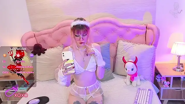 Rossiie Hunt  online show from November 2025 04:11:02 PM