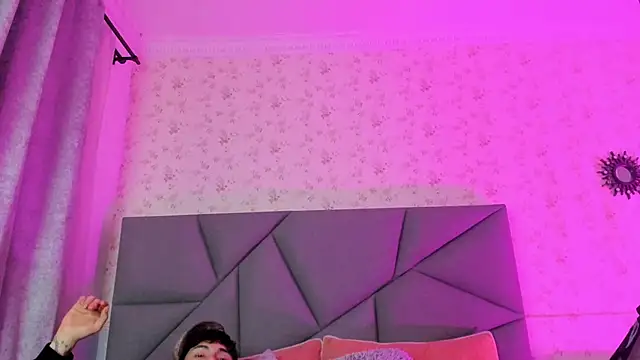 meganandtylerr19 online show from November 2025 01:44:02 PM