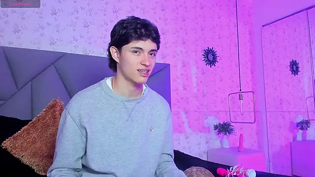 meganandtylerr19 online show from November 2025 11:56:02 AM