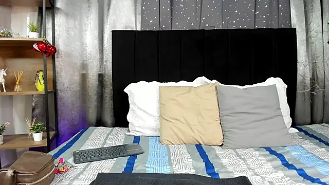 Snapshot of Lenapaul_ chatting on December 2025 04:51:02 AM Lenapaul online show from December 2025 04:51:02 AM