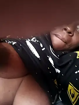 Snapshot of mamichulanegra chatting on October 2025 02:37:01 PM mamichulanegra online show from October 2025 02:37:01 PM