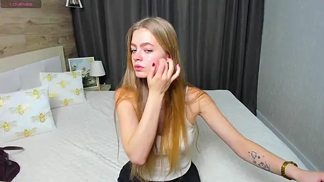 Alisa Glamour online show from November 2025 01:32:01 PM