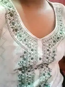 Snapshot of pari_rani7 chatting on November 2025 03:50:01 AM pari rani7 online show from November 2025 03:50:01 AM