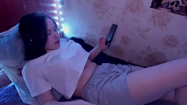 MandaDestiche online show from November 2025 05:18:01 PM