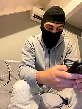 Snapshot of Ryan2205 chatting on November 2025 11:09:01 AM Ryan2205 online show from November 2025 11:09:01 AM