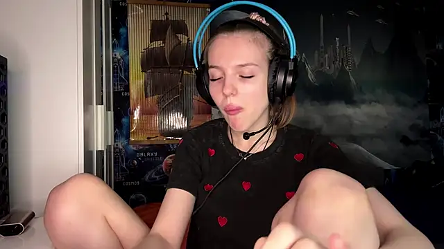 Snapshot of Elira_Breeze chatting on November 2025 12:15:01 PM Elira Breeze online show from November 2025 12:15:01 PM