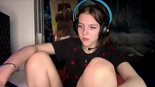 Snapshot of Elira_Breeze chatting on November 2025 12:38:02 PM Elira Breeze online show from November 2025 12:38:02 PM