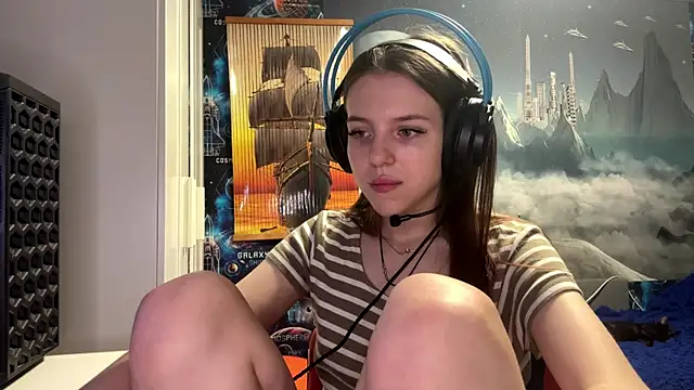 Snapshot of Elira_Breeze chatting on November 2025 01:55:02 PM Elira Breeze online show from November 2025 01:55:02 PM