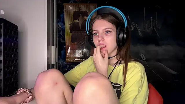 Snapshot of Elira_Breeze chatting on November 2025 01:09:02 PM Elira Breeze online show from November 2025 01:09:02 PM