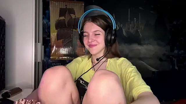 Snapshot of Elira_Breeze chatting on November 2025 01:10:02 PM Elira Breeze online show from November 2025 01:10:02 PM