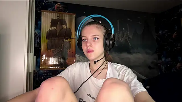 Snapshot of Elira_Breeze chatting on November 2025 12:27:01 PM Elira Breeze online show from November 2025 12:27:01 PM