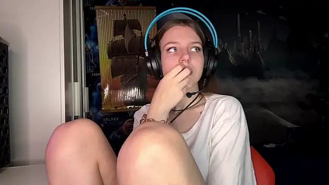 Snapshot of Elira_Breeze chatting on November 2025 12:26:01 PM Elira Breeze online show from November 2025 12:26:01 PM