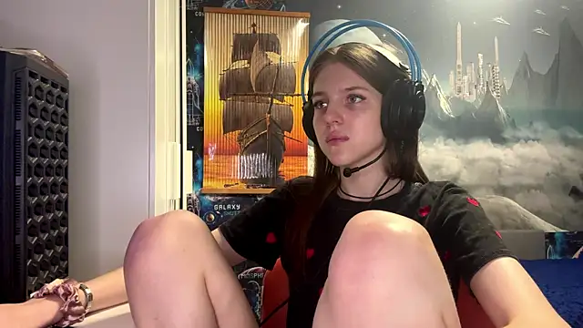 Snapshot of Elira_Breeze chatting on November 2025 01:21:02 PM Elira Breeze online show from November 2025 01:21:02 PM