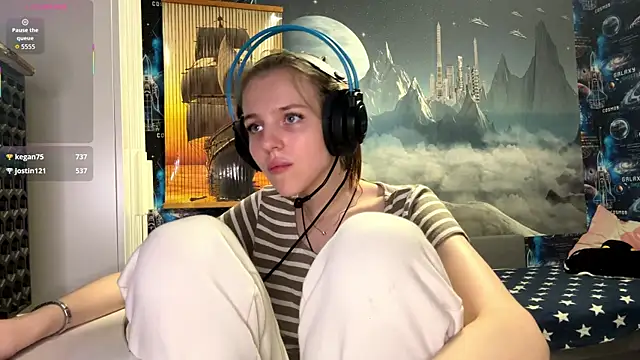 Snapshot of Elira_Breeze chatting on November 2025 01:24:02 PM Elira Breeze online show from November 2025 01:24:02 PM