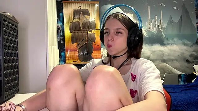 Snapshot of Elira_Breeze chatting on December 2025 04:56:01 PM Elira Breeze online show from December 2025 04:56:01 PM