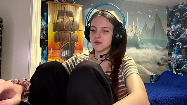 Snapshot of Elira_Breeze chatting on December 2025 02:58:02 PM Elira Breeze online show from December 2025 02:58:02 PM