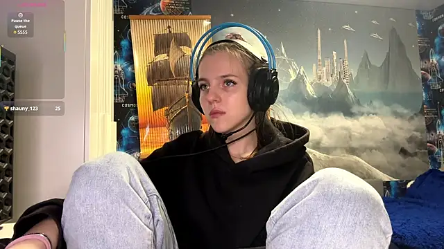 Snapshot of Elira_Breeze chatting on December 2025 03:51:02 PM Elira Breeze online show from December 2025 03:51:02 PM