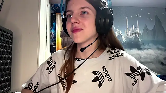 Elira Breeze online show from April 2026 03:27:01 PM