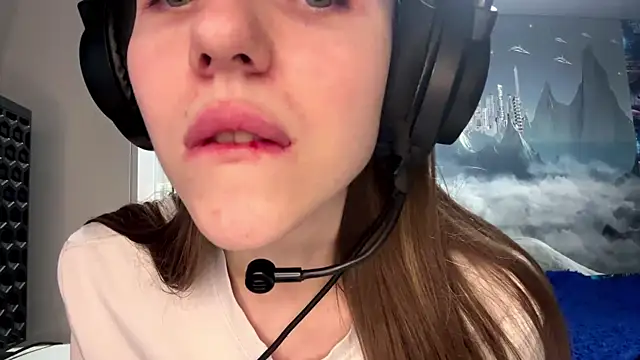 Elira Breeze online show from April 2026 01:54:02 PM