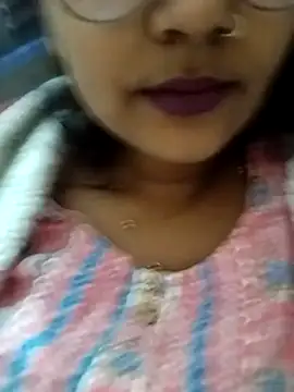 Snapshot of suzika_ chatting on December 2025 04:50:01 AM suzika online show from December 2025 04:50:01 AM