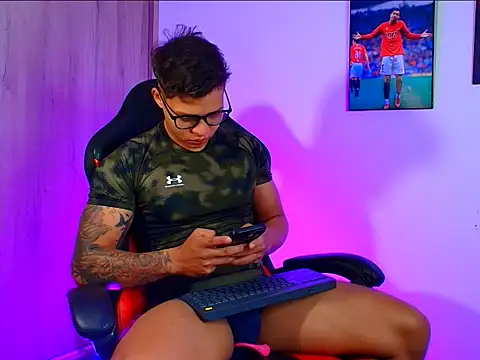 Snapshot of evan_greey chatting on October 2025 03:48:01 AM evan greey online show from October 2025 03:48:01 AM