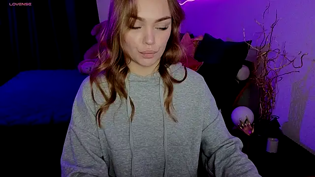 KitsyMoore online show from November 2025 02:43:02 PM