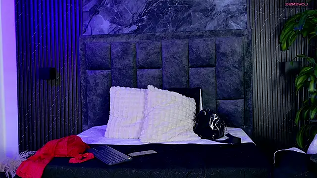 Snapshot of Suzie_cox chatting on October 2025 01:35:02 PM Suzie cox online show from October 2025 01:35:02 PM