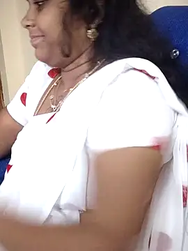 sweetqueen143 online show from November 2025 04:50:01 PM