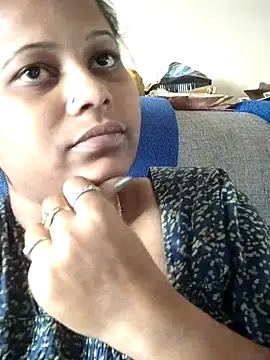 sweetqueen143 online show from January 2026 05:43:02 AM