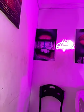 Snapshot of becca_wilsson chatting on November 2025 10:04:02 AM becca wilsson online show from November 2025 10:04:02 AM