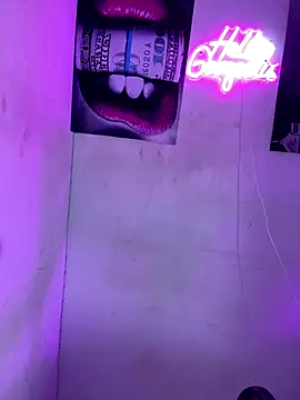 Snapshot of becca_wilsson chatting on December 2025 09:25:01 AM becca wilsson online show from December 2025 09:25:01 AM