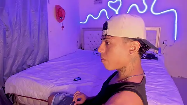 Glader31 online show from October 2025 08:20:01 PM