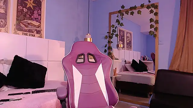 PenelopeBond online show from November 2025 06:05:02 AM