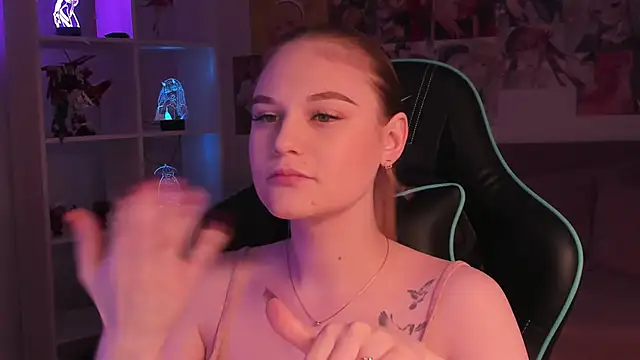 Snapshot of AriaWell chatting on November 2025 05:17:02 AM AriaWell online show from November 2025 05:17:02 AM