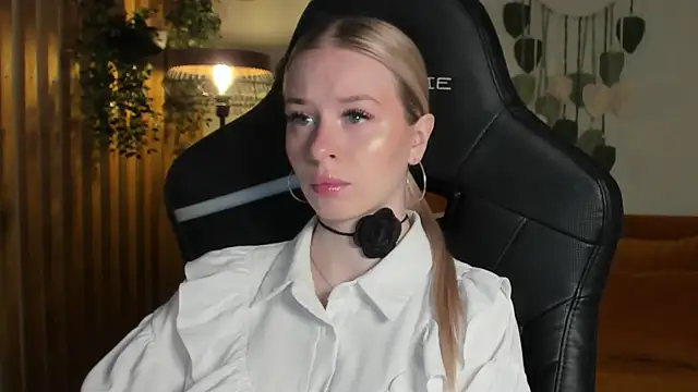 MiaGraces online show from November 2025 05:22:02 AM