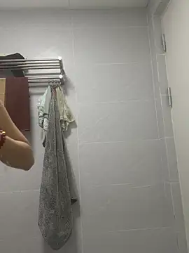 uiui521 online show from September 2025 04:18:02 PM