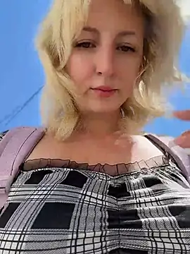 Snapshot of RonnieKiss chatting on June 2026 05:24:01 AM RonnieKiss online show from June 2026 05:24:01 AM