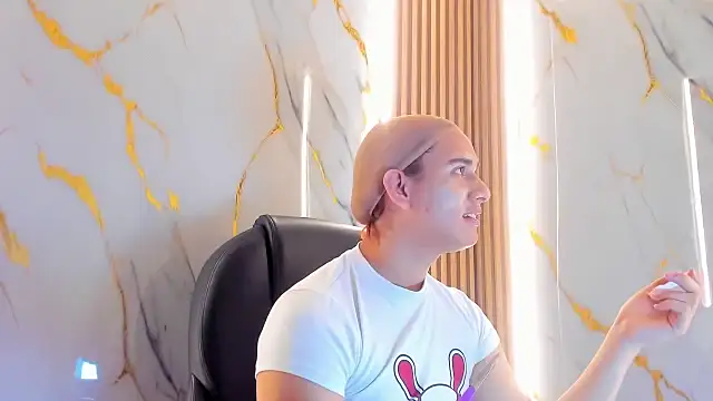 Marian Cristal online show from February 2026 03:21:02 AM