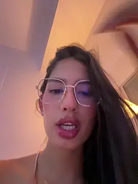 Snapshot of Julieta_Duque chatting on December 2025 05:45:02 AM Julieta Duque online show from December 2025 05:45:02 AM