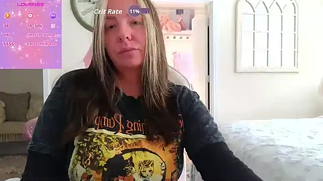 Snapshot of STIFFLERSMOMM chatting on November 2025 04:40:01 PM STIFFLERSMOMM online show from November 2025 04:40:01 PM