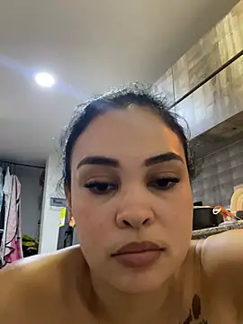 Snapshot of FOX_LATINA chatting on June 2026 05:12:01 AM FOX LATINA online show from June 2026 05:12:01 AM